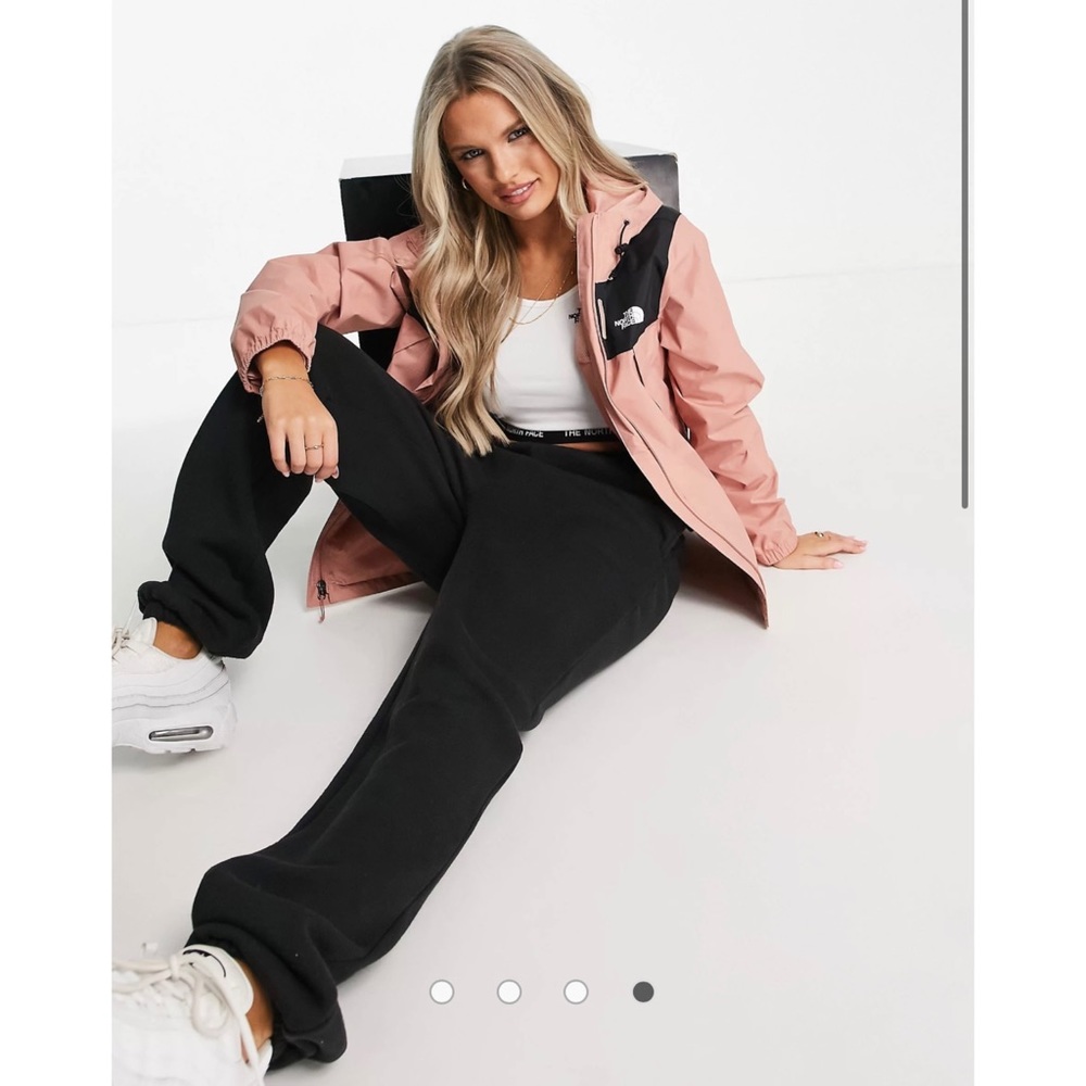 The north face Antora jacket in pink - Picture 4 of 4